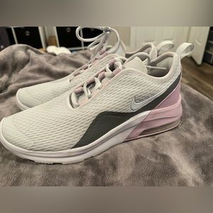 Nike Air Max Motion 2